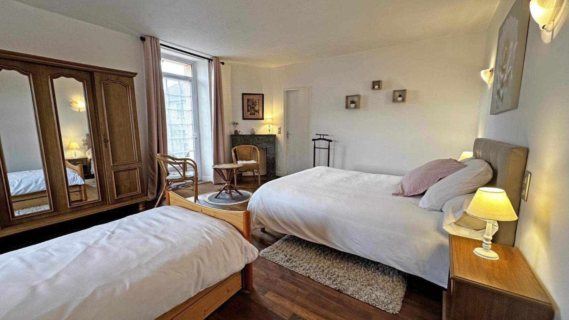 Chez Doussaud Bed & Breakfast Bessines-sur-Gartempe ภายนอก รูปภาพ